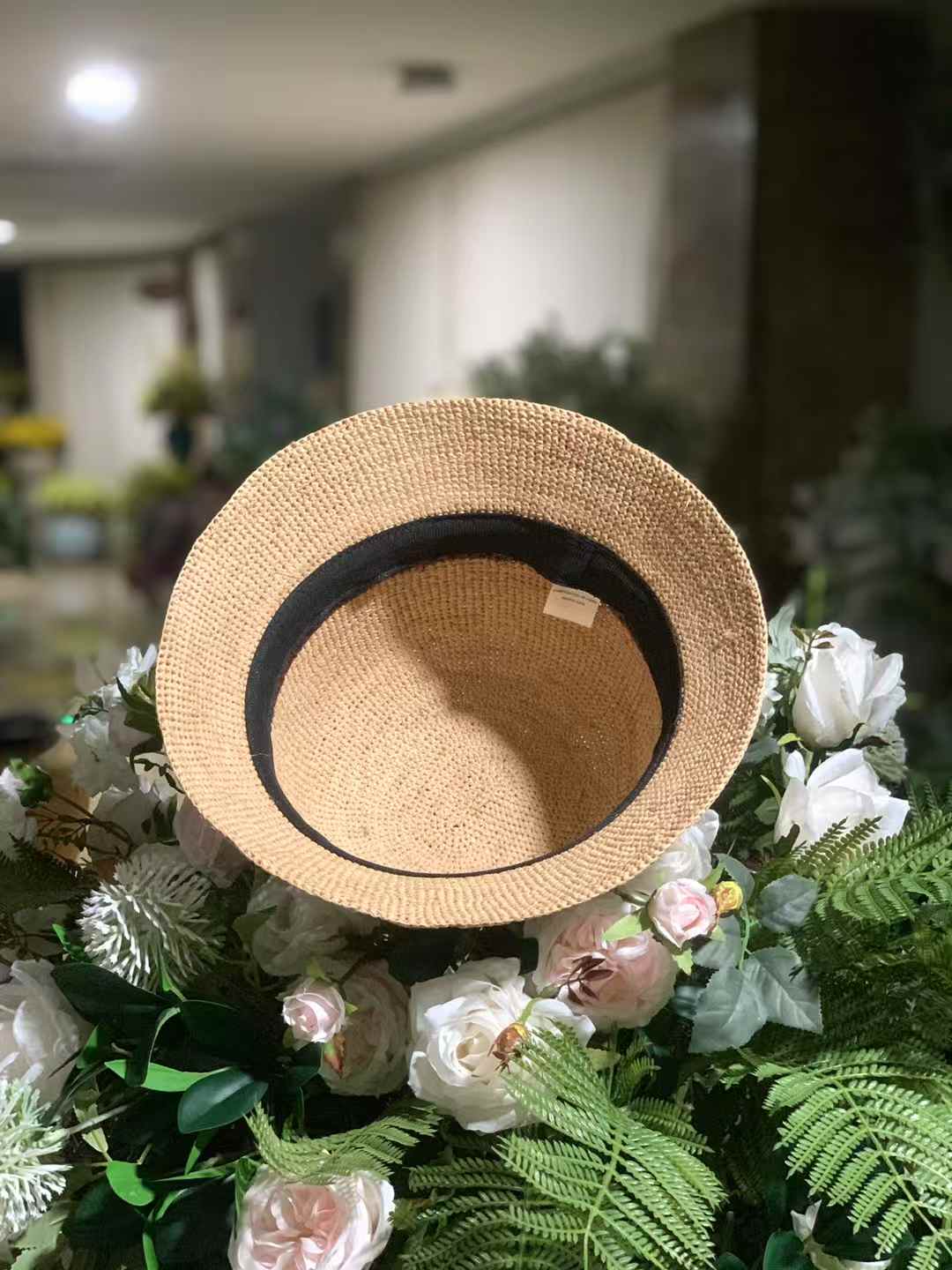 the inner vision of the raffia bucket hat, with a black strap to adjust the head circumference