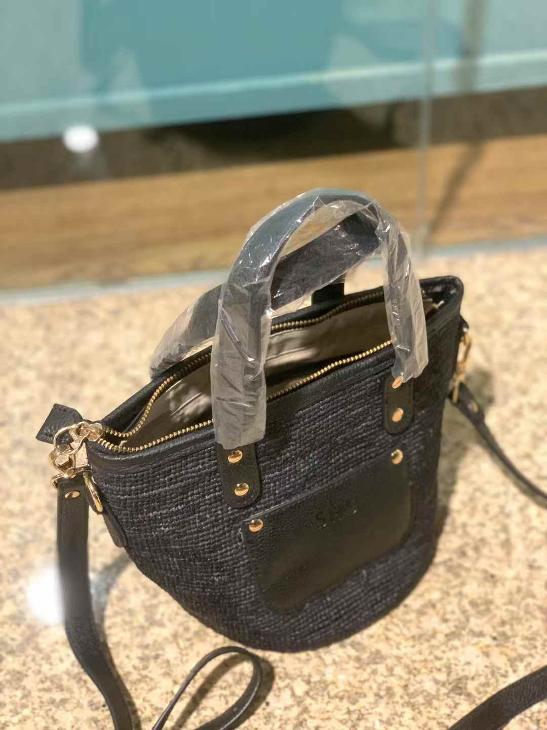 Black raffia crossbody bag with zipper