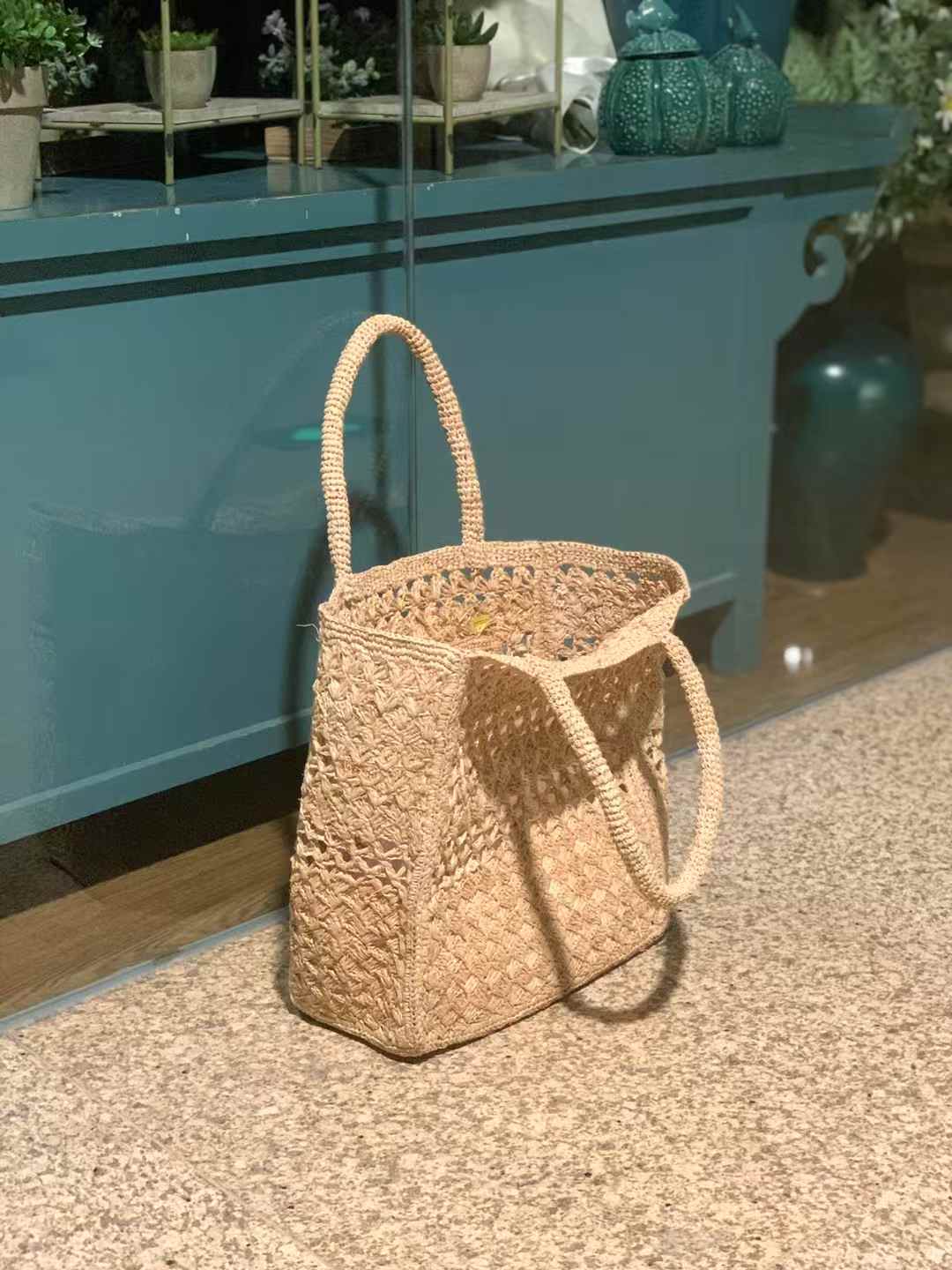 Wide opening Crochet Bag in square shape in Natural Tone, flat bottom standing on itself, 2 handwoven shoulder strap for