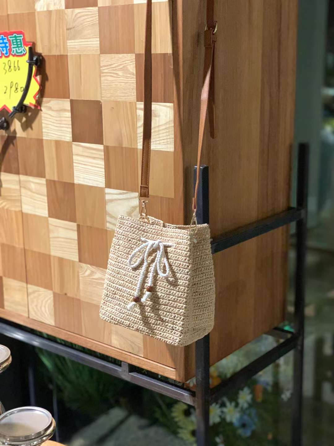 mini crossbody bag in raffia straw featuring a genuine leather strap