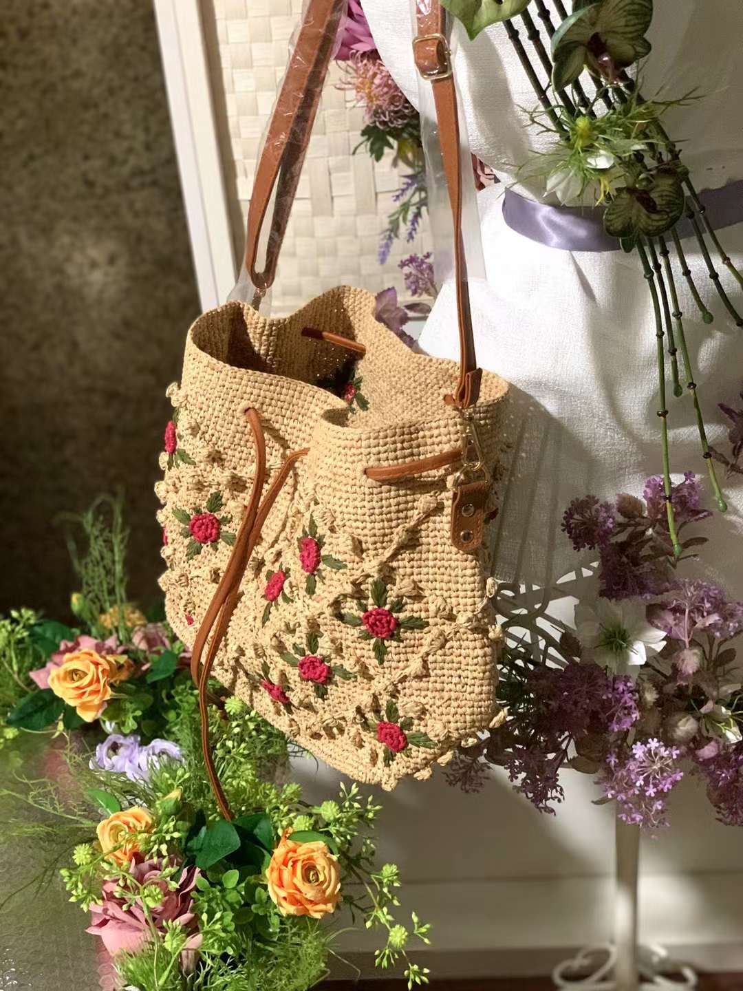 straw one shoulder bag